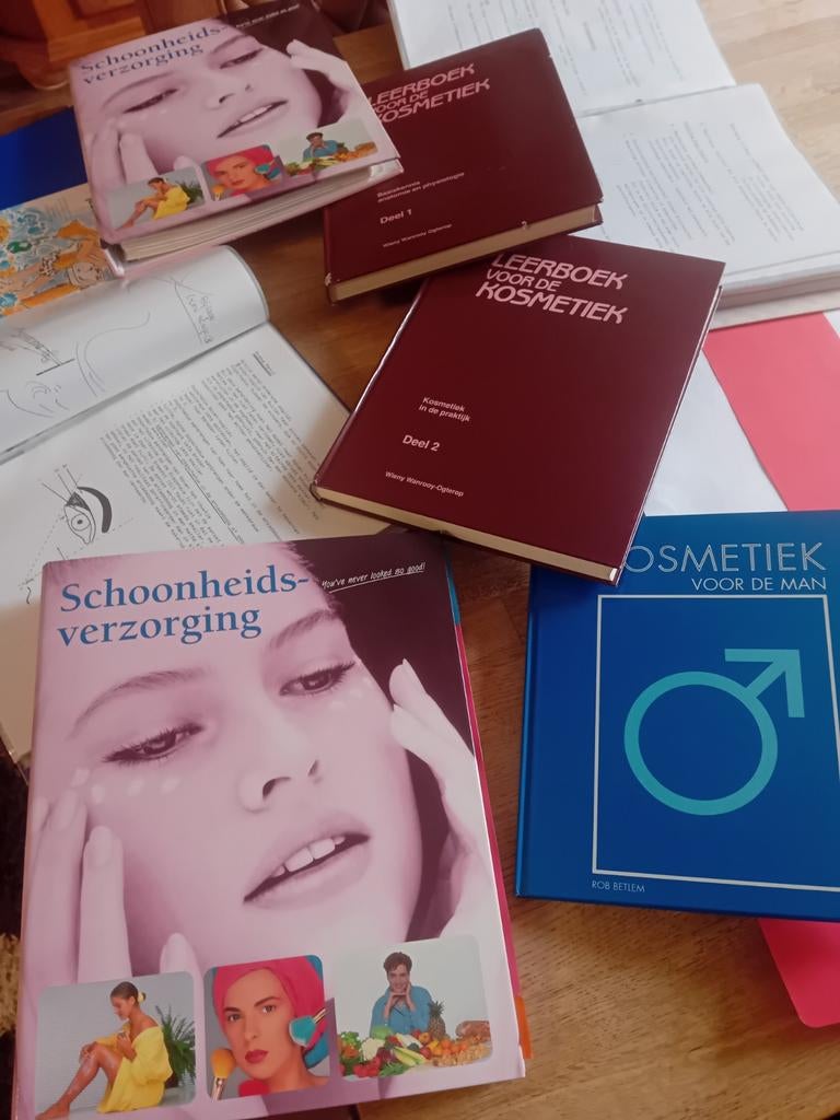 Studieboeken schoonheidsspecialiste, Boeken, Ophalen of Verzenden