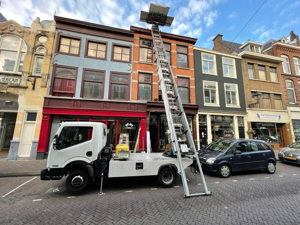Verhuislift huren | Ladderlift / Meubellift met bediening