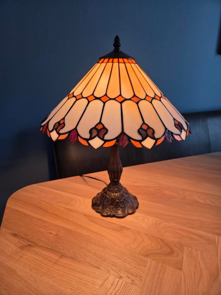 Tiffany Stijl Tafellamp, Huis en Inrichting, Lampen | Tafellampen, Ophalen of Verzenden, Zo goed als nieuw, Glas, Tiffany