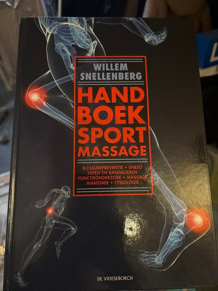 Handboek Sportmassage - Willem Snellenberg, Ophalen of Verzenden, Zo goed als nieuw, Overige sporten