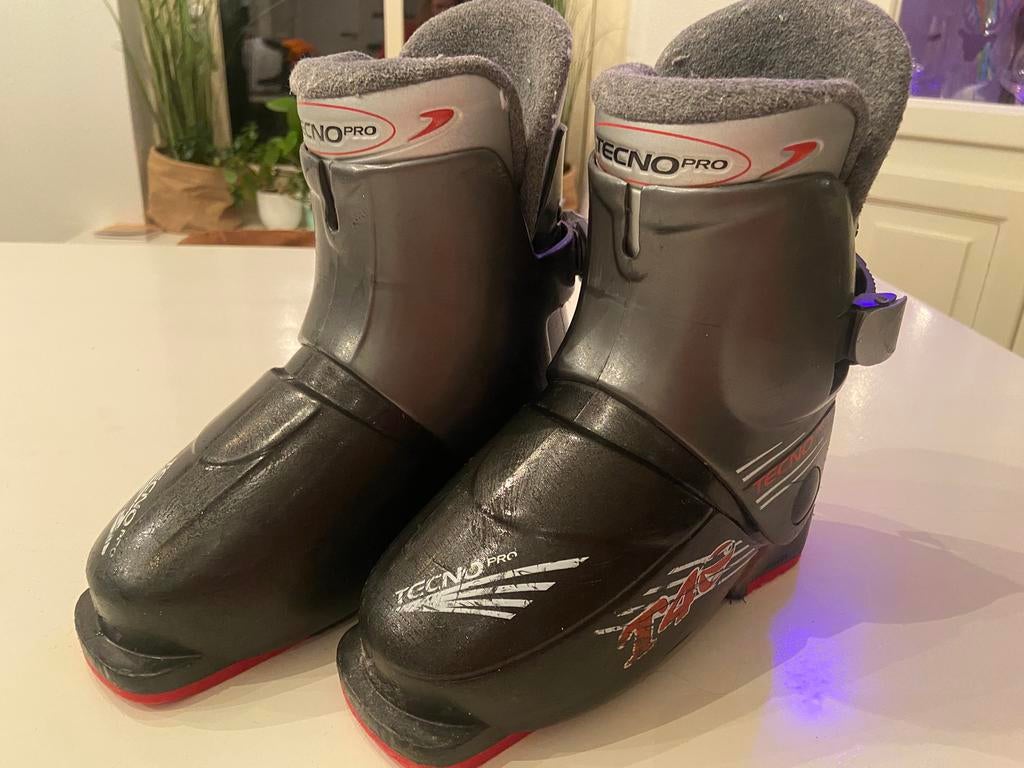 Te koop kinder skischoenen Techno Pro maat 28,5/ 4-6 jaar, Sport en Fitness, Skiën en Langlaufen, Overige merken, Gebruikt, 100 tot 140 cm