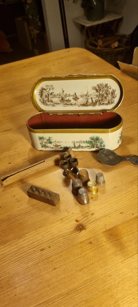 Vintage naaigerei set in decoratieve doos, Antiek en Kunst, Antiek | Woonaccessoires, Ophalen of Verzenden