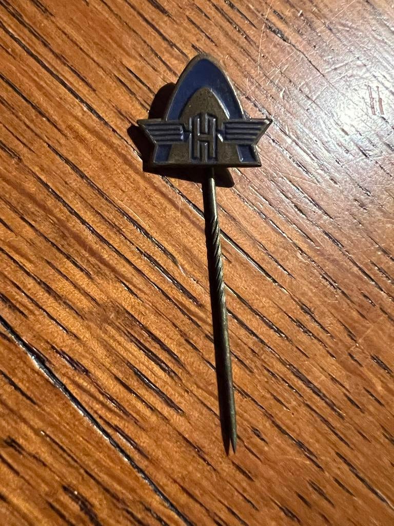 Vintage Speldje - Hanomag, Ophalen of Verzenden, Gebruikt, Overige onderwerpen, Speldje of Pin