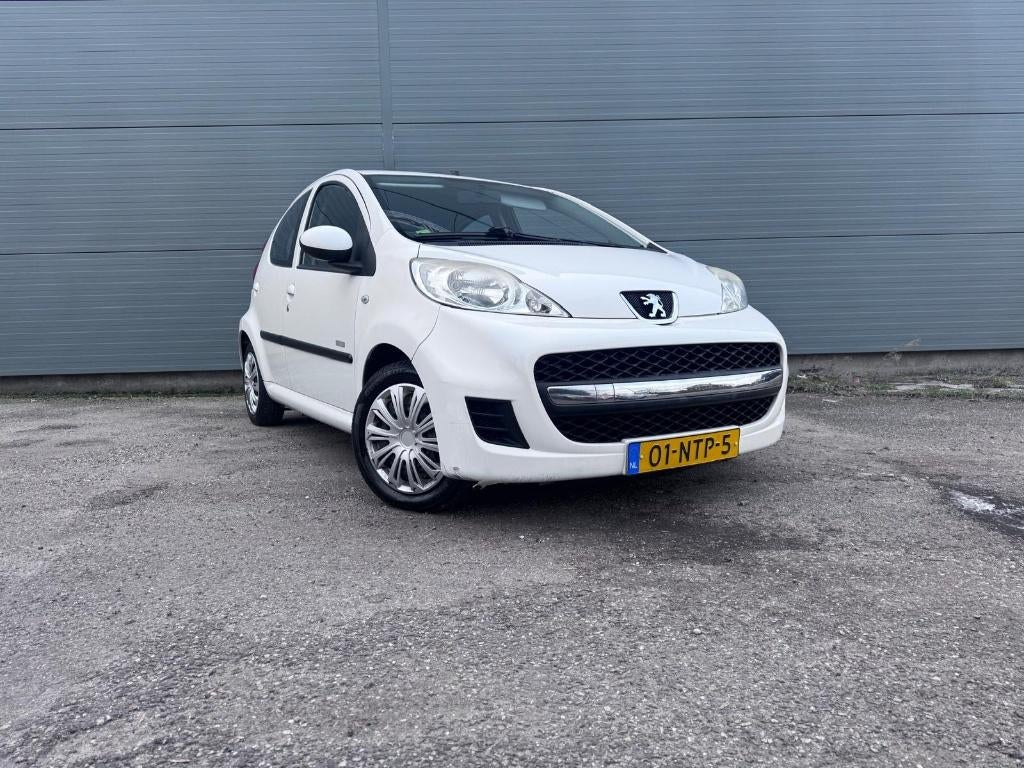 Peugeot 107 1.0 12V 5DR 2010 Wit NAP | AIRCO | TREKHAAK! |, Auto's, Peugeot, Voorwielaandrijving, Stof, 4 stoelen, Origineel Nederlands