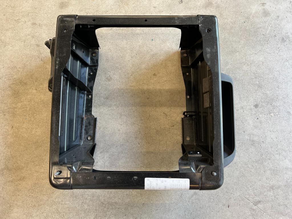 Onderbak stoel links-voor van een Volkswagen Transporter T5, Auto-onderdelen, Ophalen, Gebruikt, Volkswagen