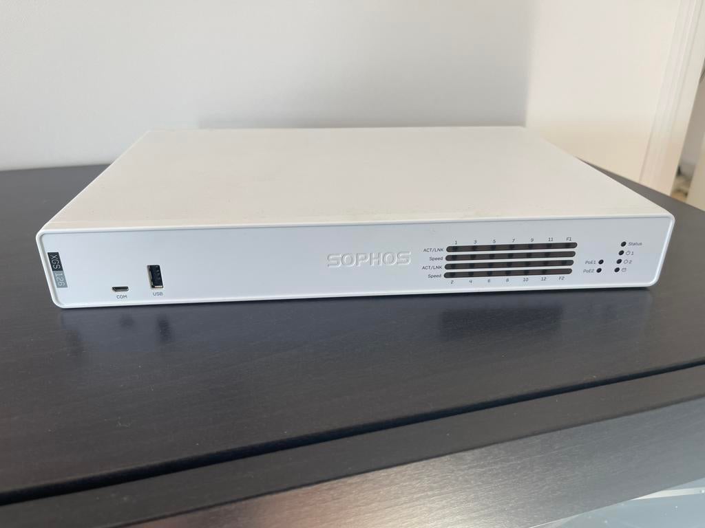 Sophos XGS126 Firewall, Ophalen of Verzenden, Gebruikt, Router