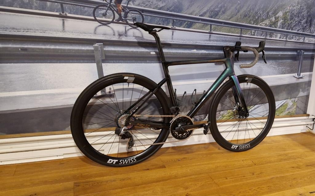 Invence R-one Carbon Sram Red DTSWISS 240 ERC 1400 45mm, 28 inch, Carbon, Invence-365racing, Zo goed als nieuw