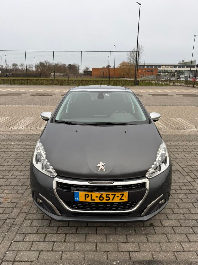 Peugeot 208 1.2 VTI 81KW/110PK 5-D 2017 Grijs, Auto's, Peugeot, Voorwielaandrijving, 40 €/maand, 23 km/l, Origineel Nederlands