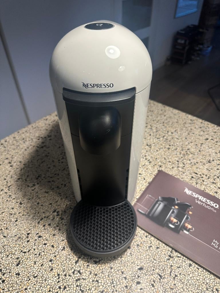 Nespresso Vertuo Plus koffiemachine, Gebruikt, Koffiemachine, Ophalen of Verzenden, 1 kopje
