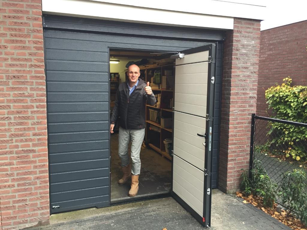 Garagedeur met extra brede loopdeur op maat gemaakt, Ophalen of Verzenden, Glas, Garagedeur