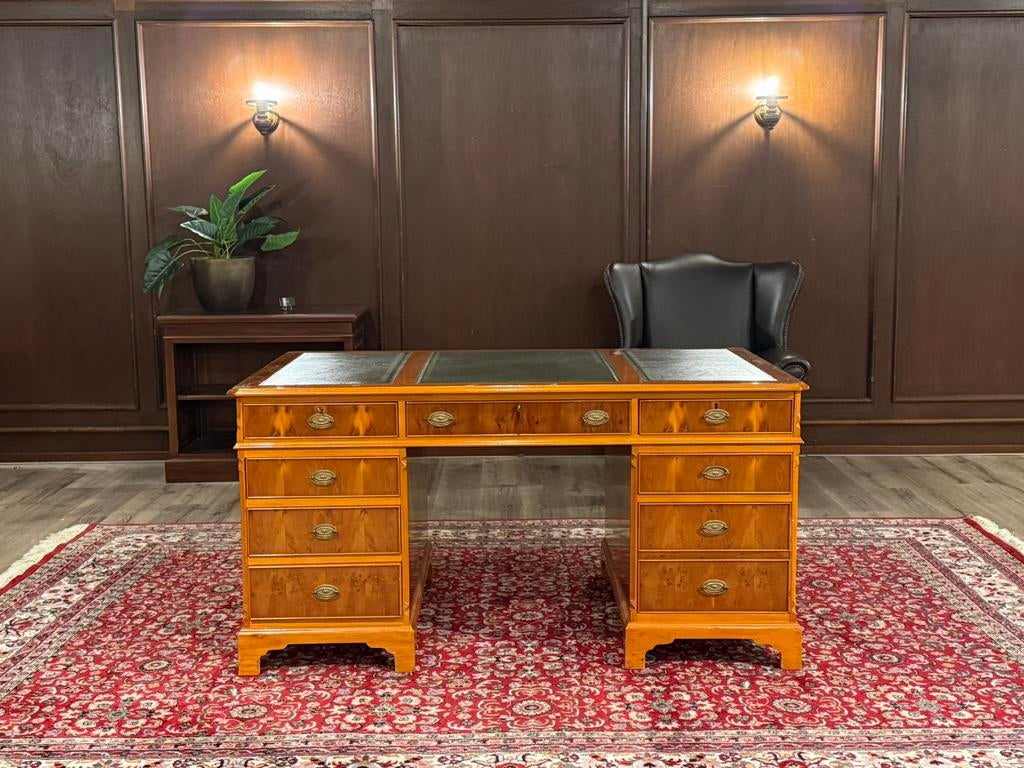 Klassiek Engels bureau #613, Huis en Inrichting, Bureaus, Ophalen of Verzenden, Zo goed als nieuw