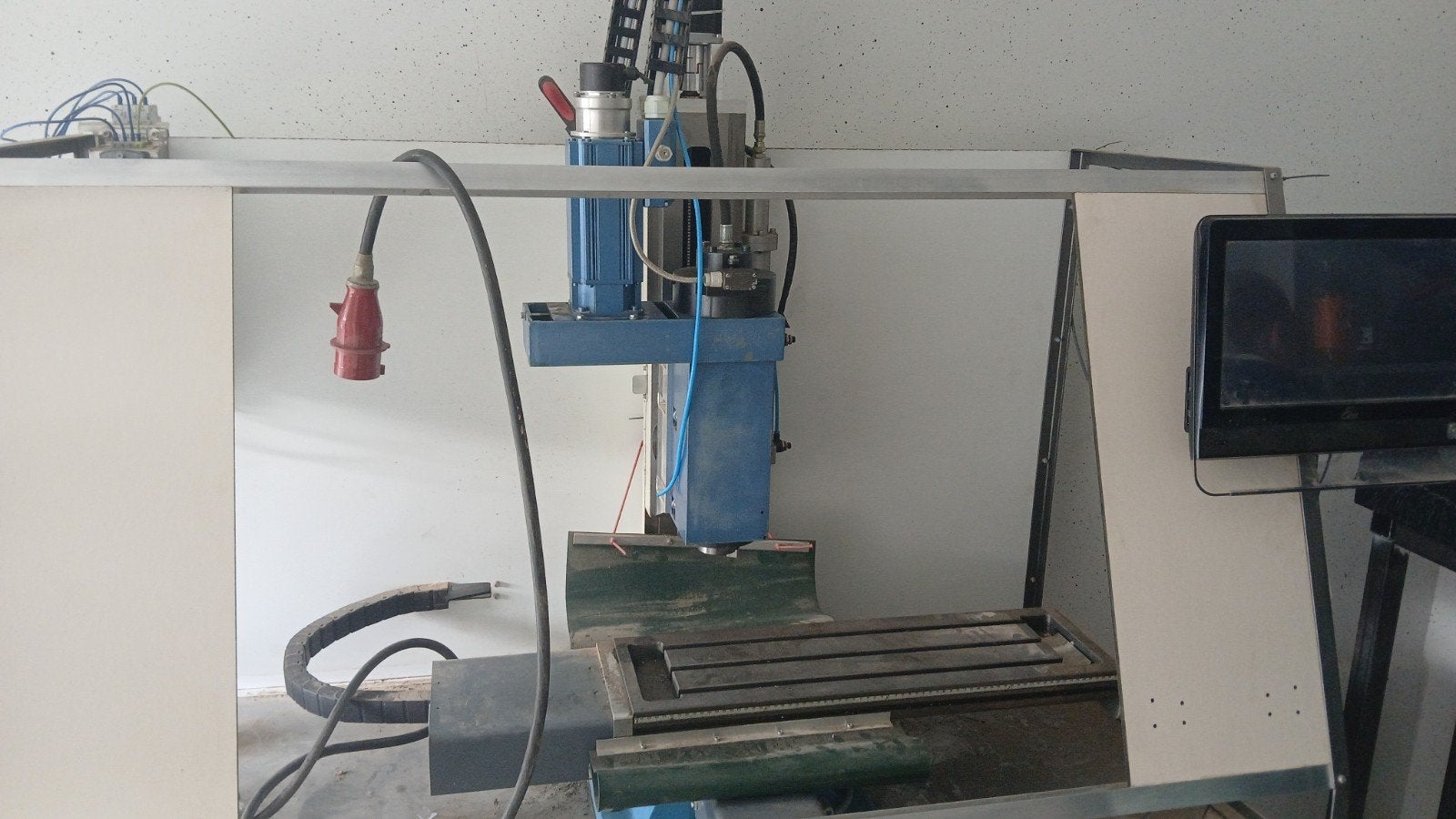 HBM Freesmachine omgebouwd naar CNC met nieuwe spindel, Ophalen