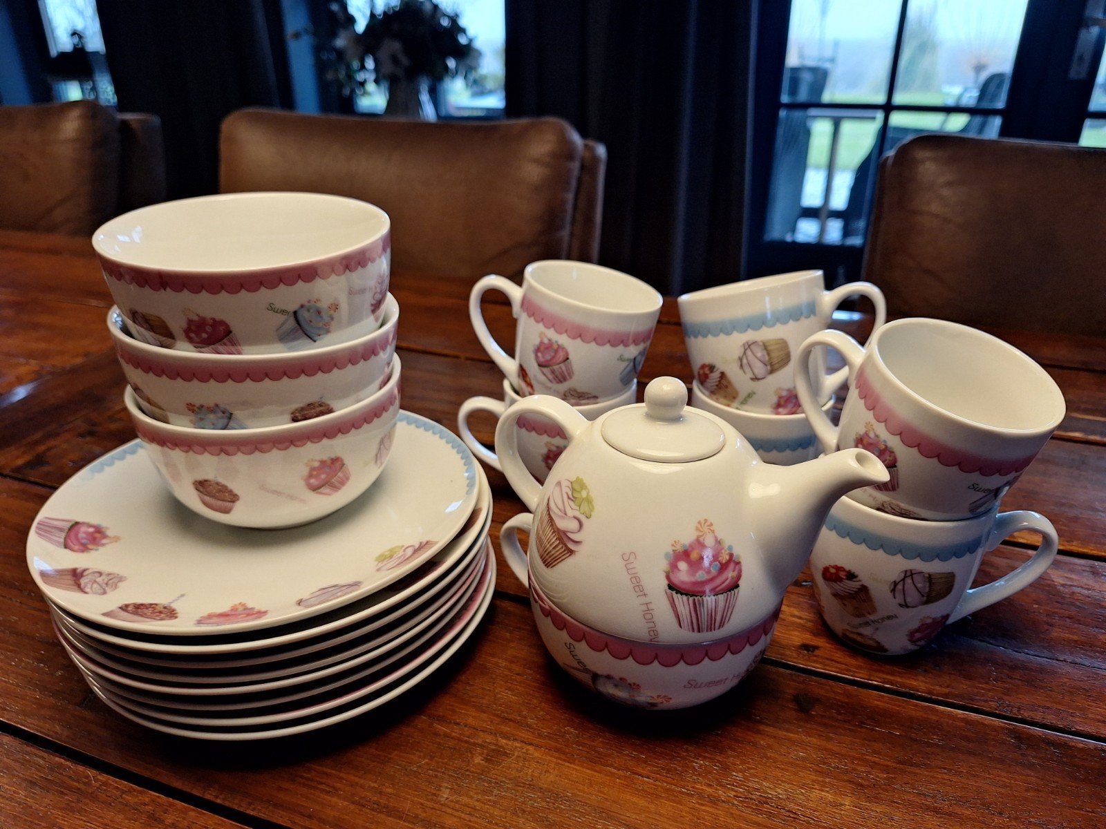 Servies met cupcake design - Super leuk!, Gebruikt, Keramiek, Ophalen of Verzenden, Modern