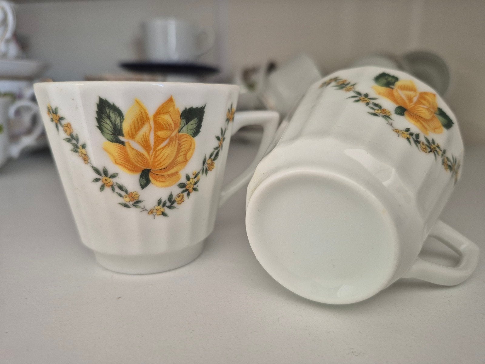 Vintage Royal Kent Bone China kopjes met gele rozen, Ophalen of Verzenden