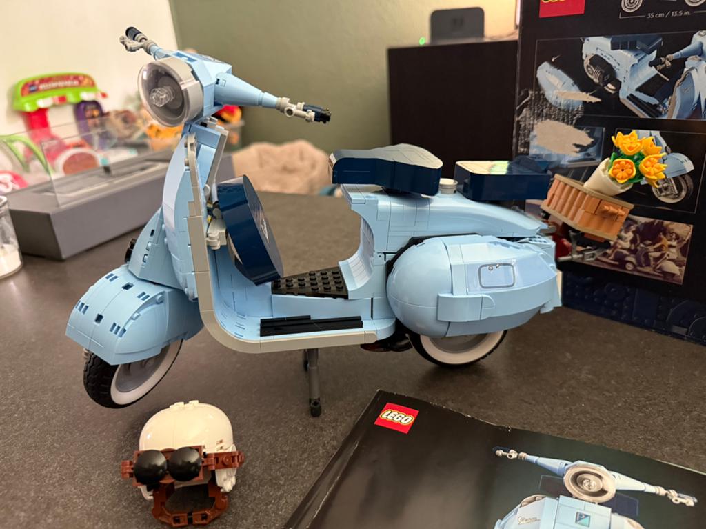 Lego vespa 125 scooter blauw (10298), Kinderen en Baby's, Ophalen, Zo goed als nieuw