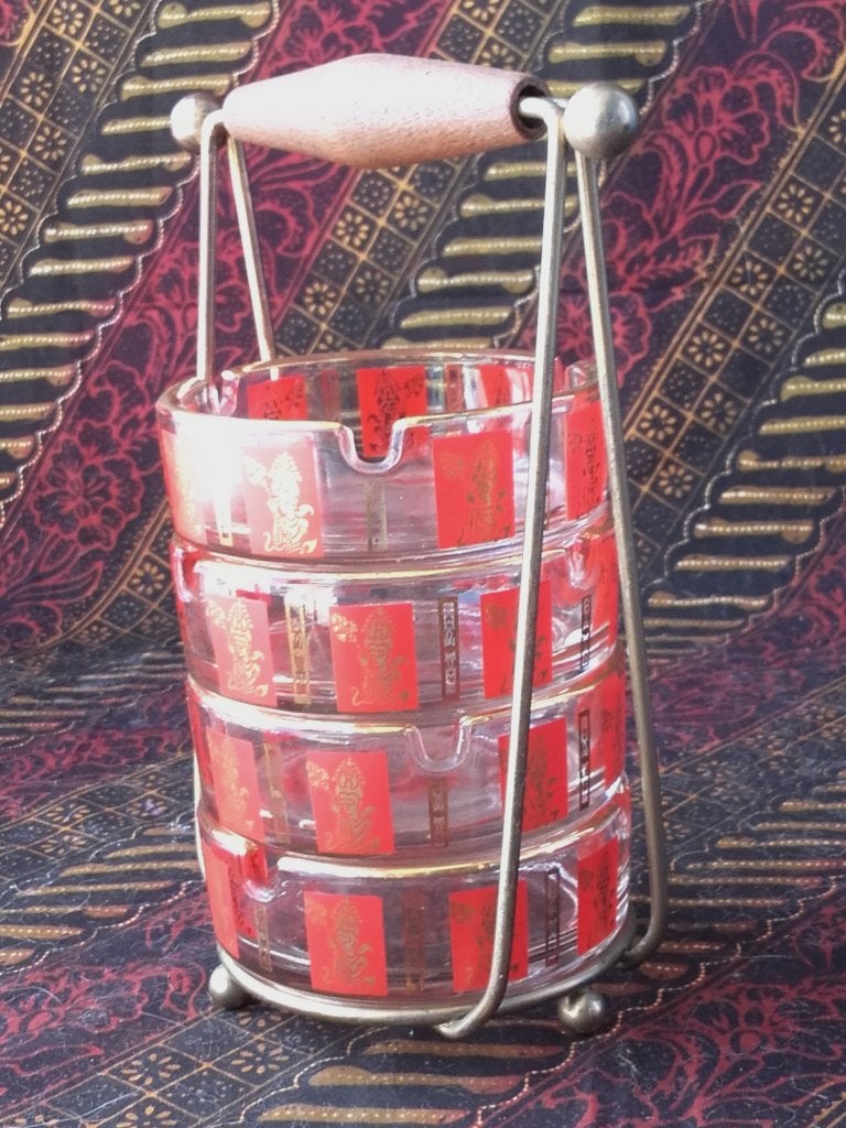 Vier vintage glazen asbakken uit Engeland in houder 18,5 cm., Ophalen of Verzenden