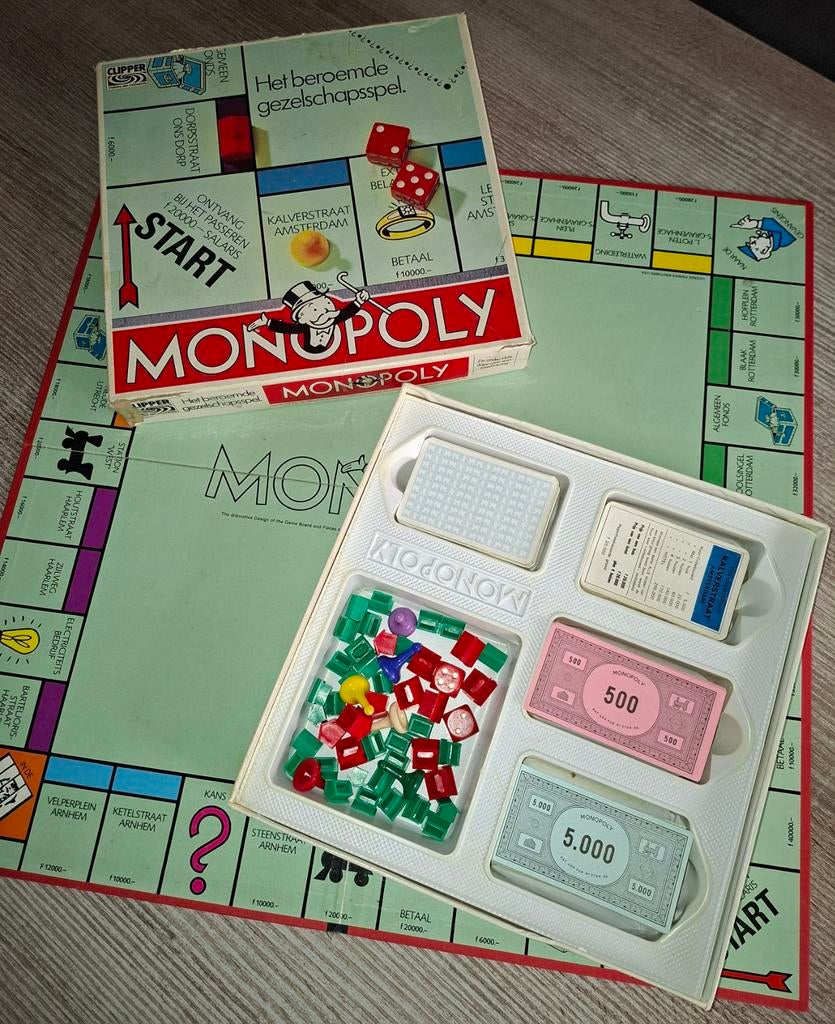 Monopoly - Het beroemde gezelschapsspel, Hobby en Vrije tijd, Gezelschapsspellen | Bordspellen, Vijf spelers of meer, Ophalen of Verzenden