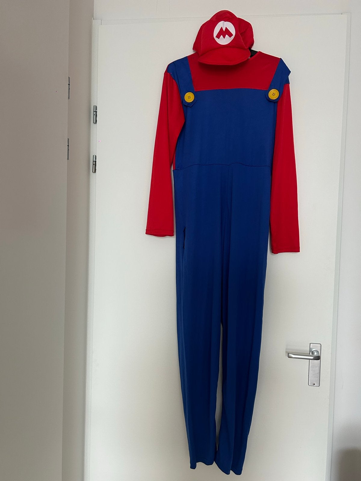 Mario kostuum inclusief pet - Onesie stijl - Maat L, Verzenden, Gebruikt, Pak of Jurk