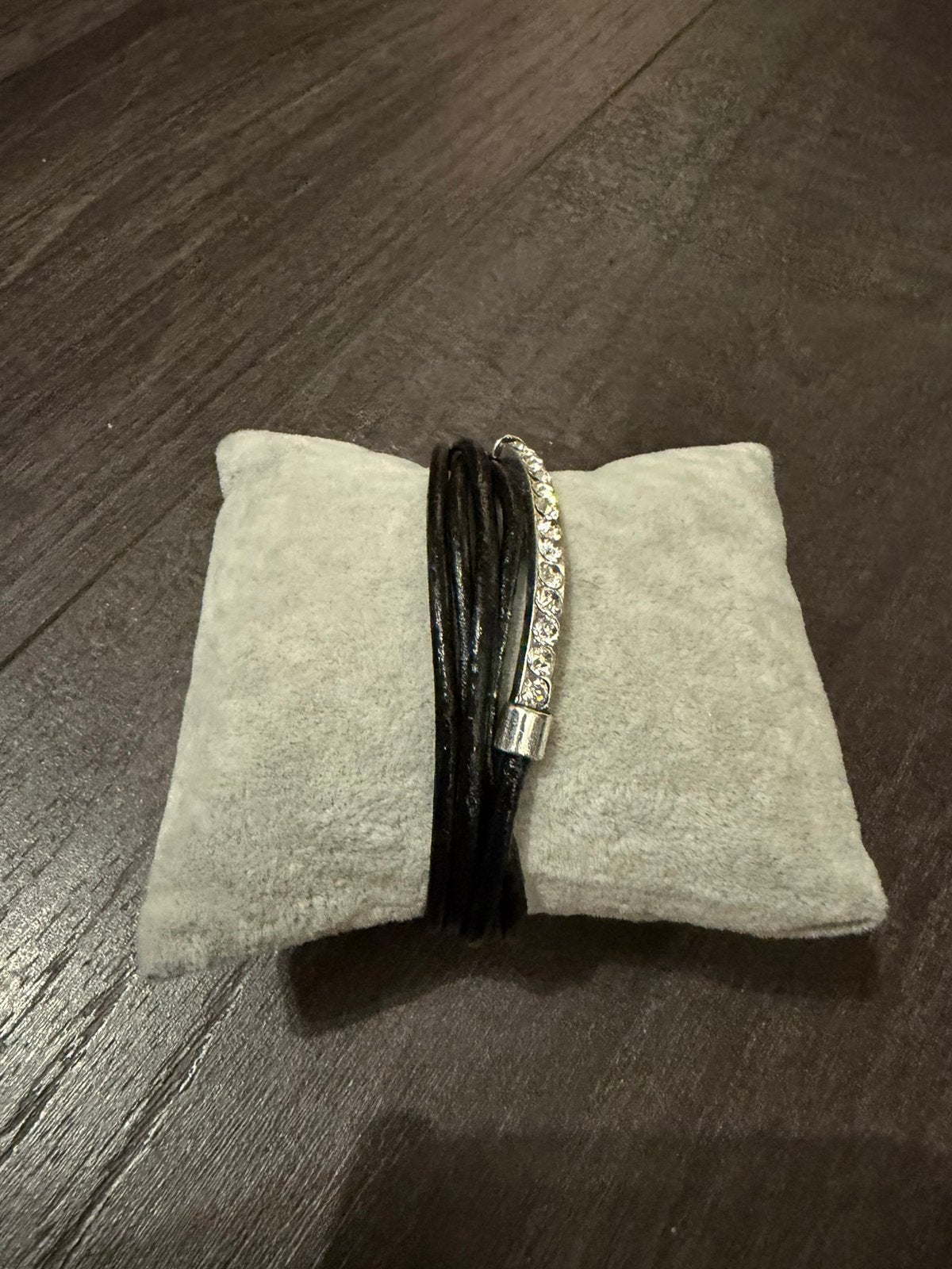 Partij 6 stuks mooie magnetische armbanden A2/7, Ophalen of Verzenden, Nieuw, Overige kleuren, Met strass