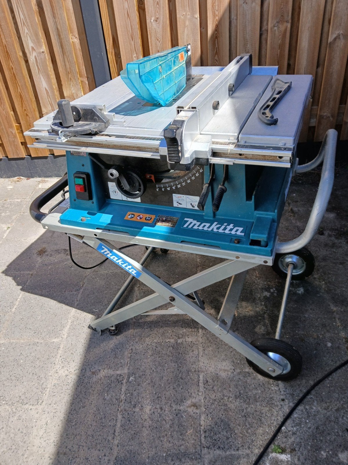 Makita 2704N Tafelzaag wegens bedrijfsbeëindiging, Doe-het-zelf en Verbouw, Gereedschap | Zaagmachines, Ophalen, Gebruikt, Cirkelzaag