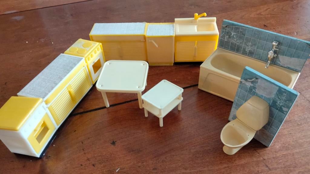 Poppenhuis meubeltjes. Vintage. Plastic., Ophalen of Verzenden, Gebruikt, Overige typen