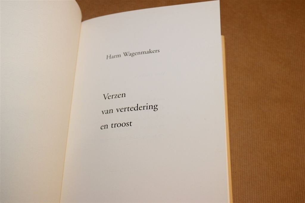Verzen van Vertedering en Troost — Gesigneerd Wagenmakers, Ophalen of Verzenden, Zo goed als nieuw, Overige onderwerpen, Achtergrond en Informatie