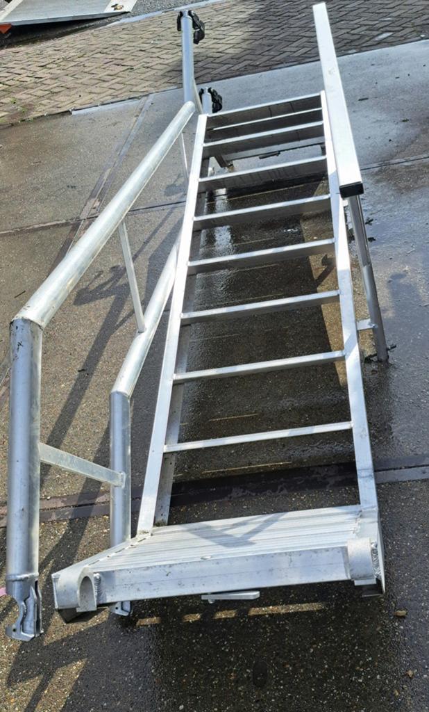 Te koop nette keuring staat trappen voor trappen toren, Doe-het-zelf en Verbouw, Steigers, Asc, Ophalen of Verzenden, Rolsteiger of Kamersteiger