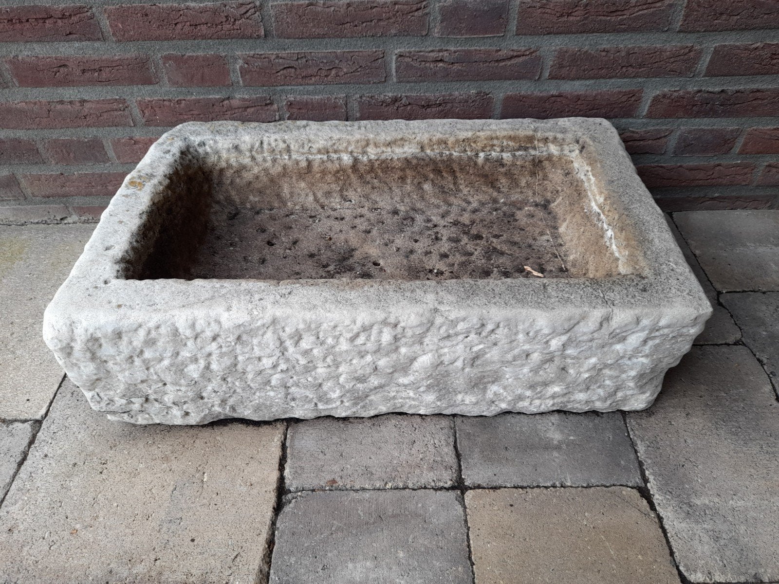 Robuuste natuurstenen trog / voederbak., Tuin en Terras, Ophalen