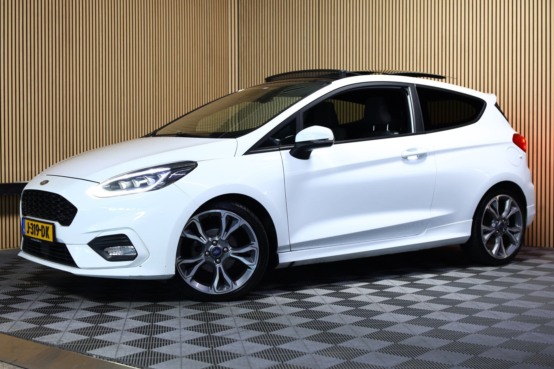 Ford Fiesta 1.0 EcoBoost Titanium ST LINE SUPERSTAAT !, Auto's, 101 pk, Euro 6, Leder en Stof, Wit