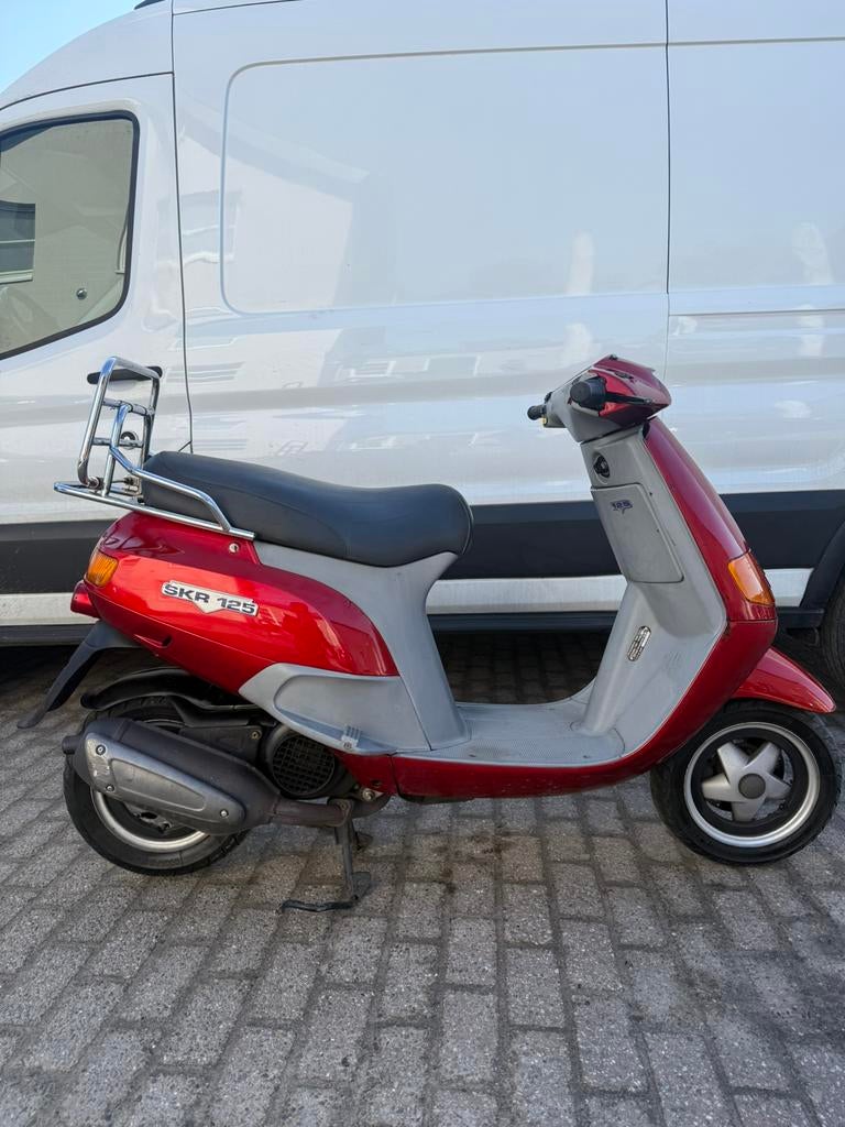 ⭐️Piaggio skr 125 2 takt nette staat 16687 km⭐️, Ophalen of Verzenden, Zo goed als nieuw, Tweetakt, Overige modellen