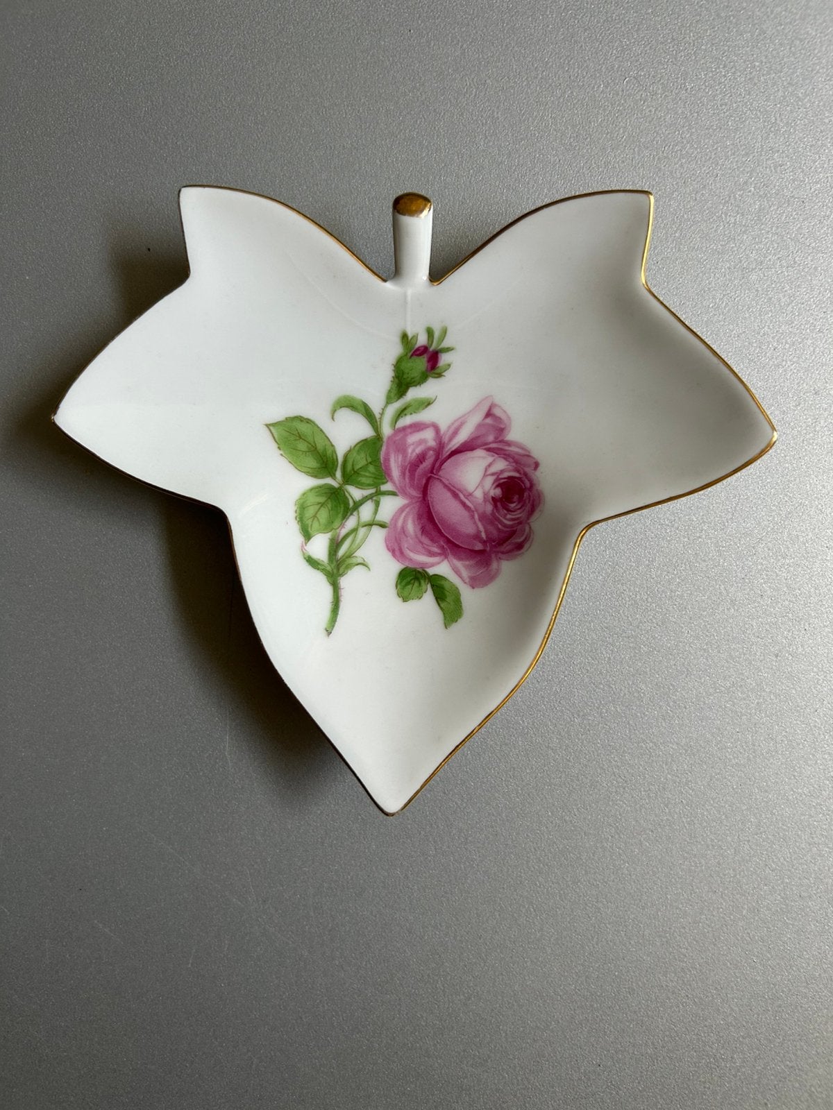 Bladvormig porseleinen schaaltje Mitterteich, Ophalen of Verzenden, Zo goed als nieuw, Porselein, Kop en/of schotel