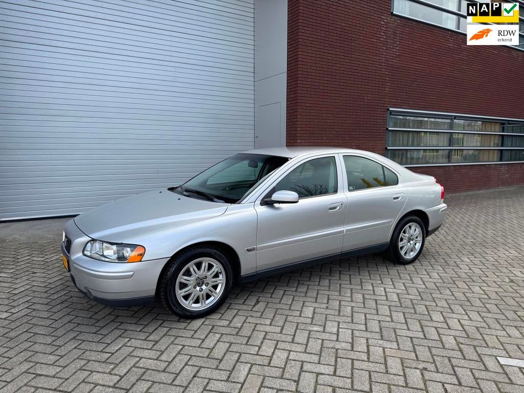 Volvo S60 2.0T Edition Chrono Automaat Nette auto Nap, Gebruikt, Traction-control, 1984 cc, Bedrijf