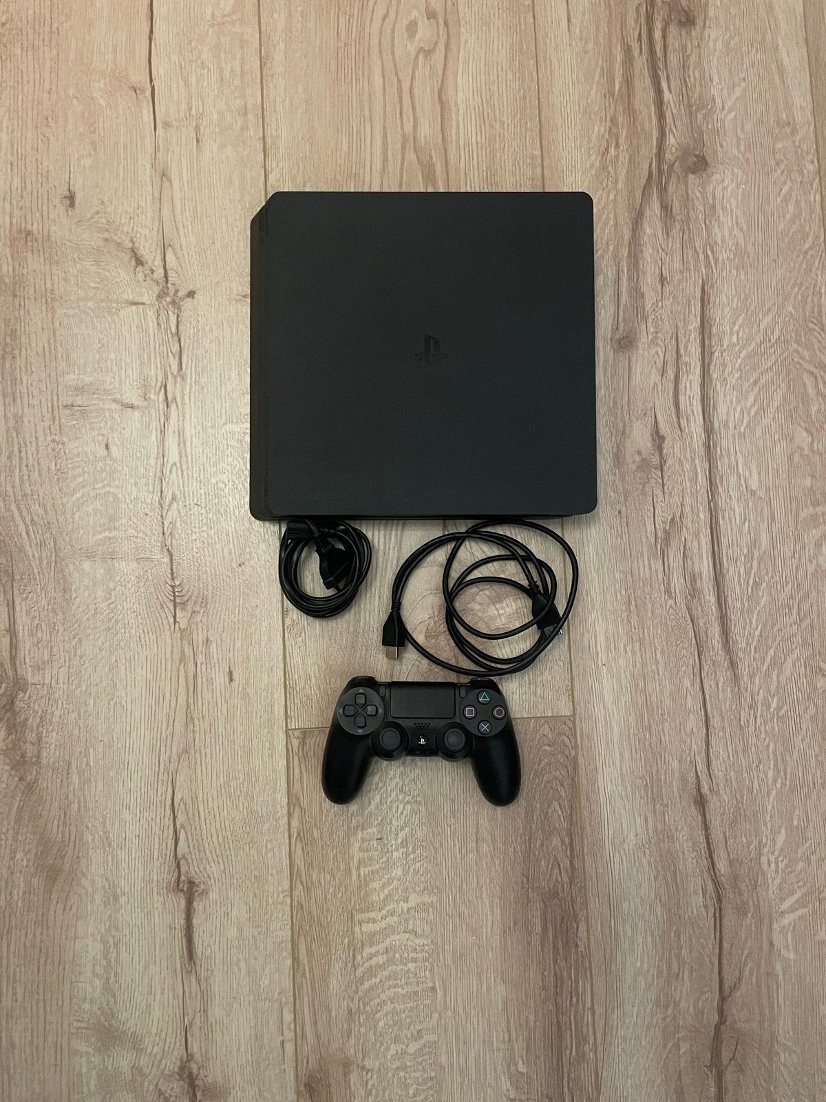 PlayStation 4 Slim 500GB met controller en kabels, Spelcomputers en Games, Ophalen, 500 GB, Zo goed als nieuw, Met 1 controller