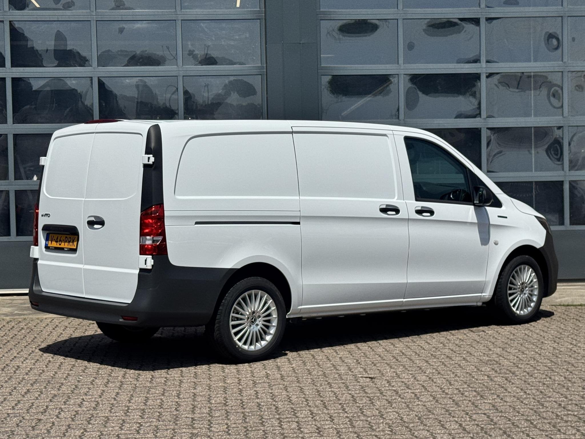 Mercedes-Benz eVito 112 L2 66 kWh | Camera | Apple/Android a, Auto's, Stof, Gebruikt, 116 pk, Wit