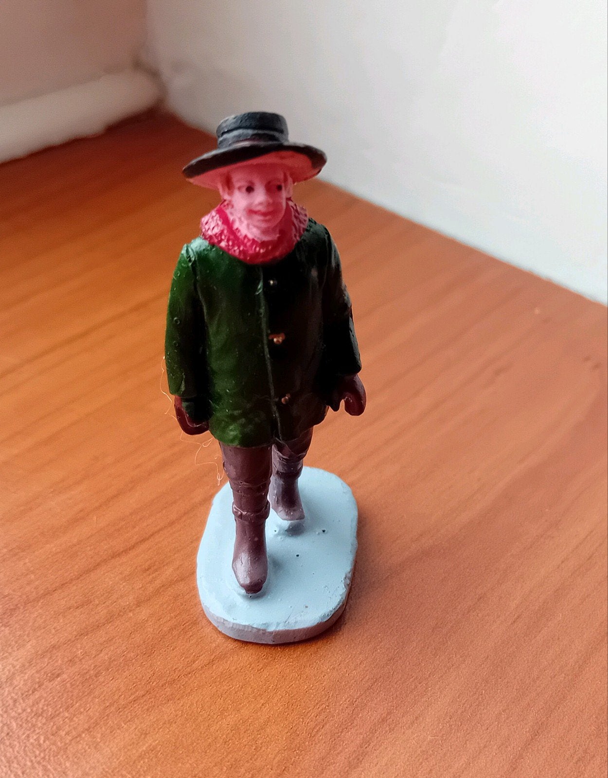 Lemax figuur jongeheer voor Kerstdorp, Ophalen of Verzenden