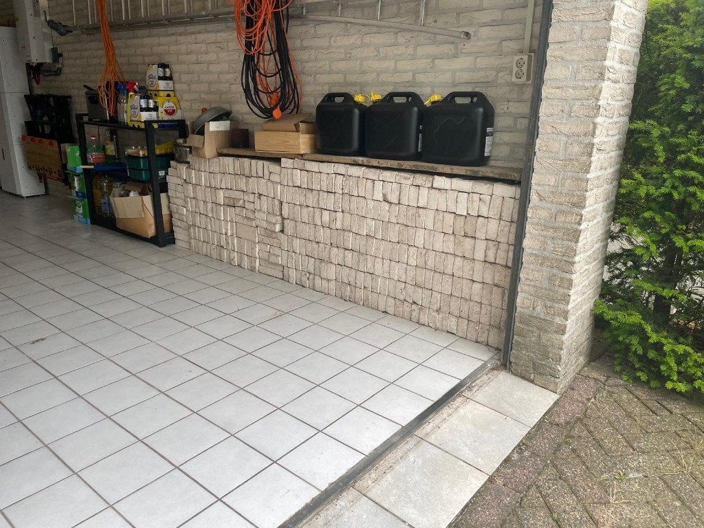 Gevelstenen, Ophalen, Zo goed als nieuw, Bakstenen