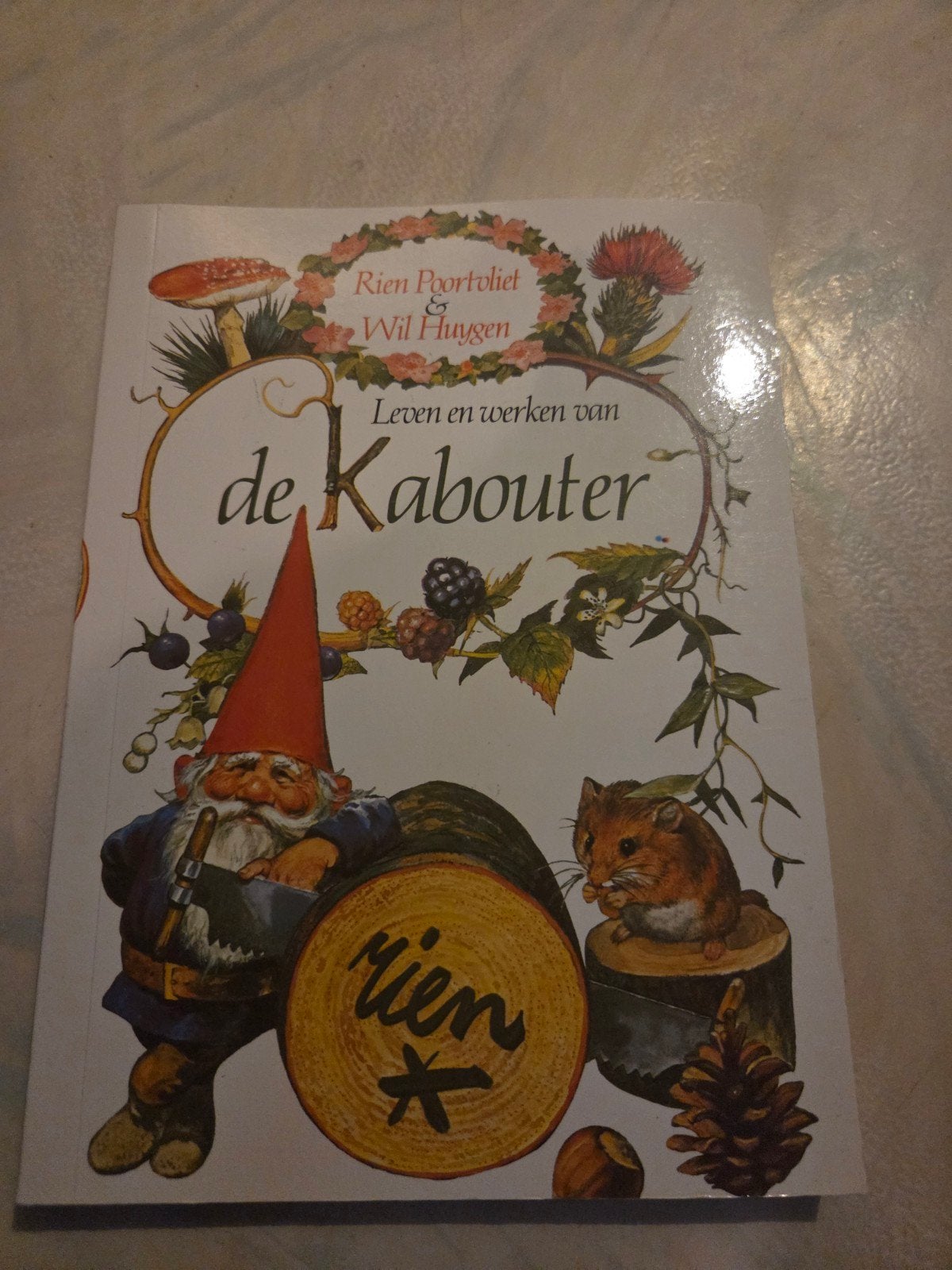 Leven en werken van de Kabouter - Rien Poortvliet, Ophalen of Verzenden, Gelezen, Rien Poortvliet & Wil Huygen, Sprookjes