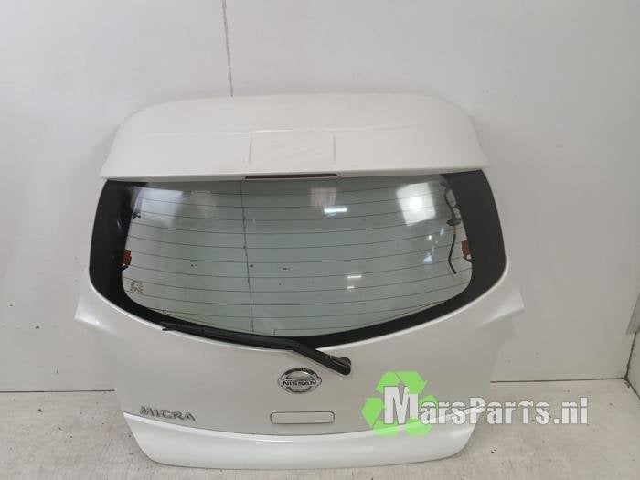 Achterklep van een Nissan Micra (QX1)