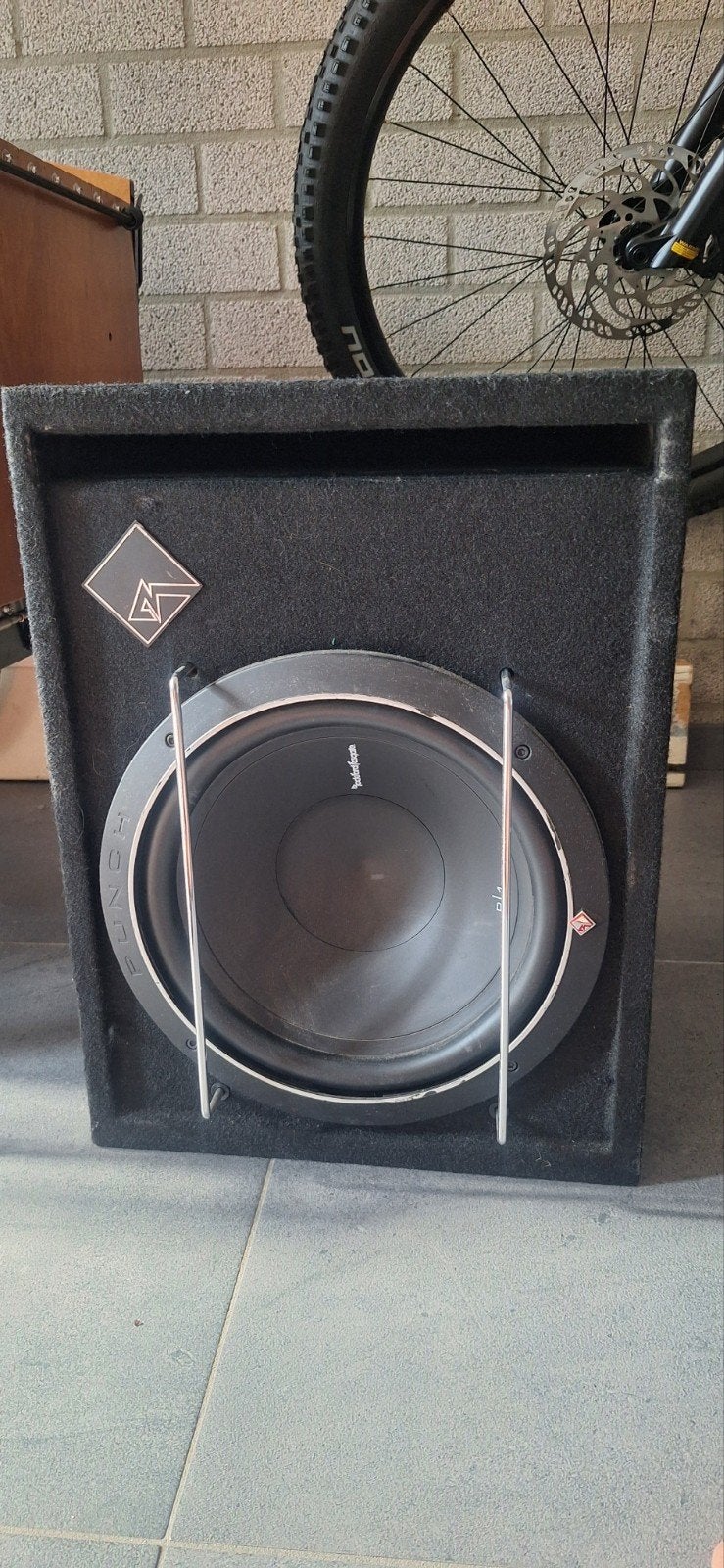 Bassbox Rockford Fosgate incl versterker, Ophalen