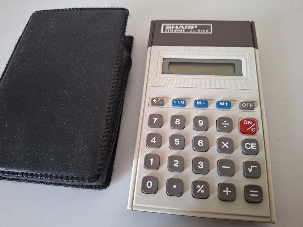 Vintage Sharp Elsi Mate EL-8158 uit 1979, Diversen, Rekenmachines, Ophalen of Verzenden