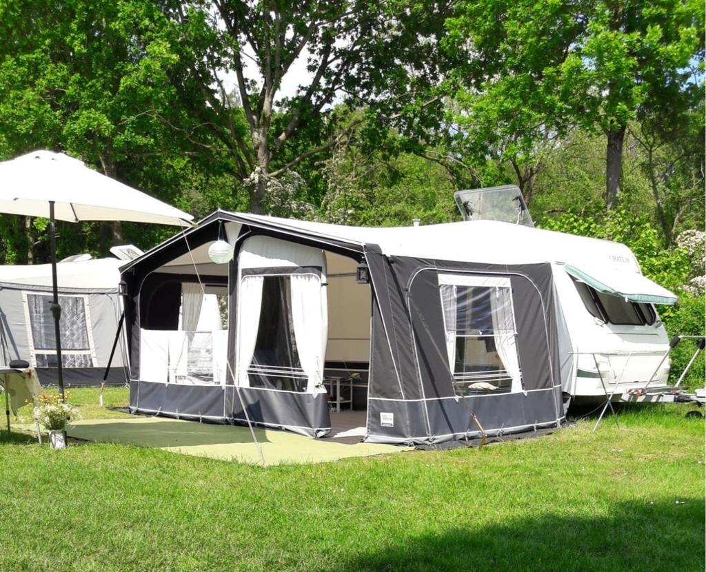 Caravan Chateau Chalet 4.5 in perfecte staat, Caravans en Kamperen, Caravans, Particulier, tot en met 4, 750 - 1000 kg, Rondzit