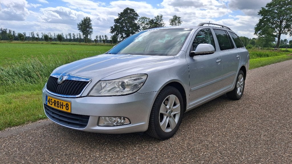 Skoda Octavia 1.6 TDI 110KW Combi Greentech 2011 Grijs, Voorwielaandrijving, Euro 5, Stof, 4 cilinders