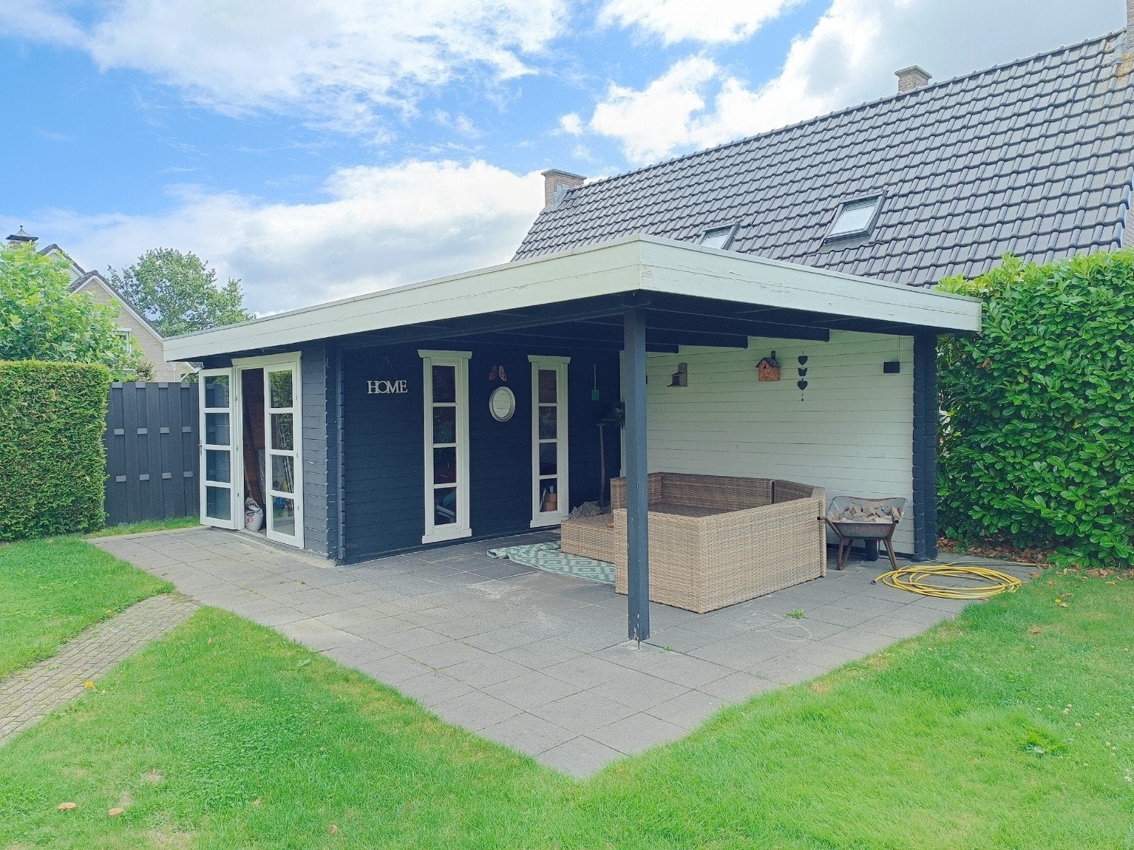Ruim tuinhuis met overkapping en EPDM dak, Ophalen, Gebruikt, Tuinhuis, 400 cm of meer