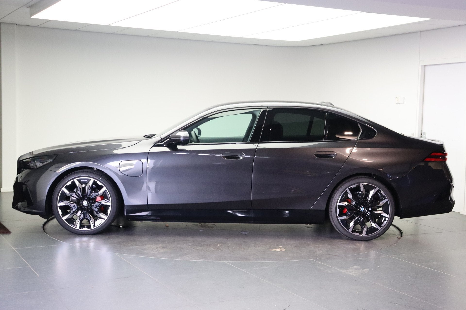 BMW 5 Serie 530e M Sport Automaat / Panoramadak / Bowers & W, Automaat, Achterwielaandrijving, Zwart, 4 cilinders
