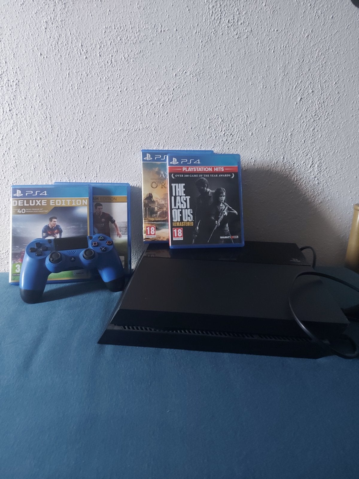 Playstation 4 met blauwe controller en 4 games, Ophalen, Gebruikt, Met 1 controller, Met games