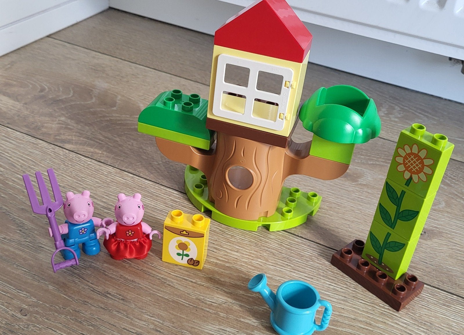 Lego Duplo Peppa Pig Boomhut met figuren en accessoires, Overige thema's, Compleet, Ophalen of Verzenden, Zo goed als nieuw