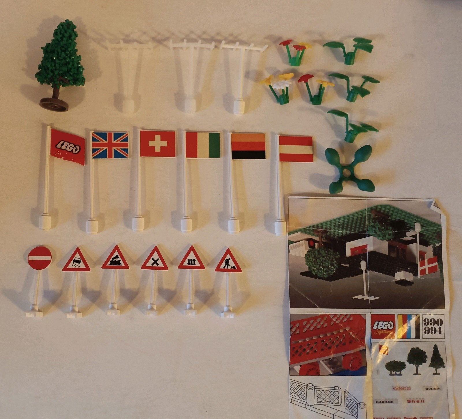 Vintage Lego accessoires 1972-1974: Vlaggen, borden, planten, Gebruikt, Lego, Accessoire, Ophalen of Verzenden