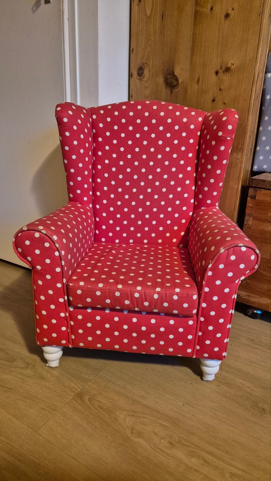 Kinderfauteuil rood met witte stippen, Ophalen, Kindvriendelijk, speels, Gebruikt, Rood