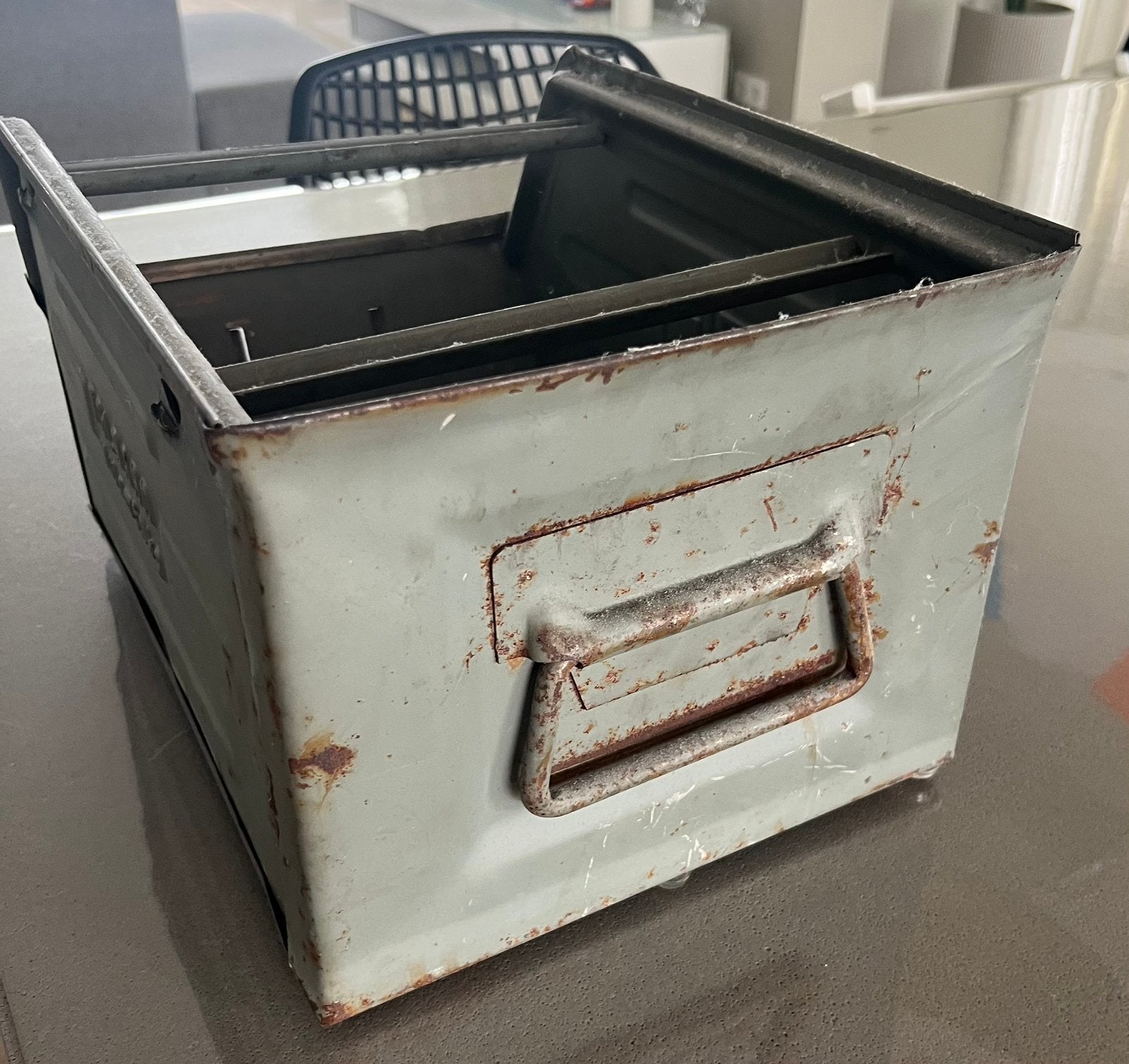 Originele DDR metalen opbergkist, Ophalen, Minder dan 50 cm, Gebruikt, Minder dan 50 cm