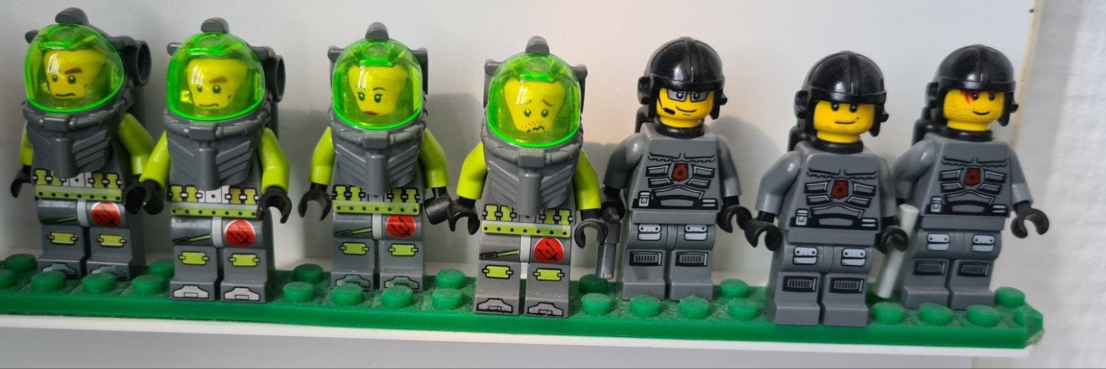 Lego Minifiguren: Ruimtevaarders en Speciale Eenheid, Kinderen en Baby's, Ophalen of Verzenden, Zo goed als nieuw